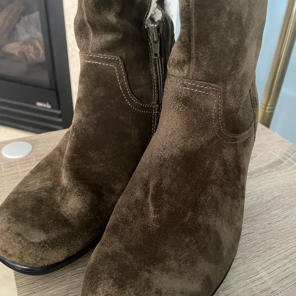 Clarks Olive Suede Winter Boots